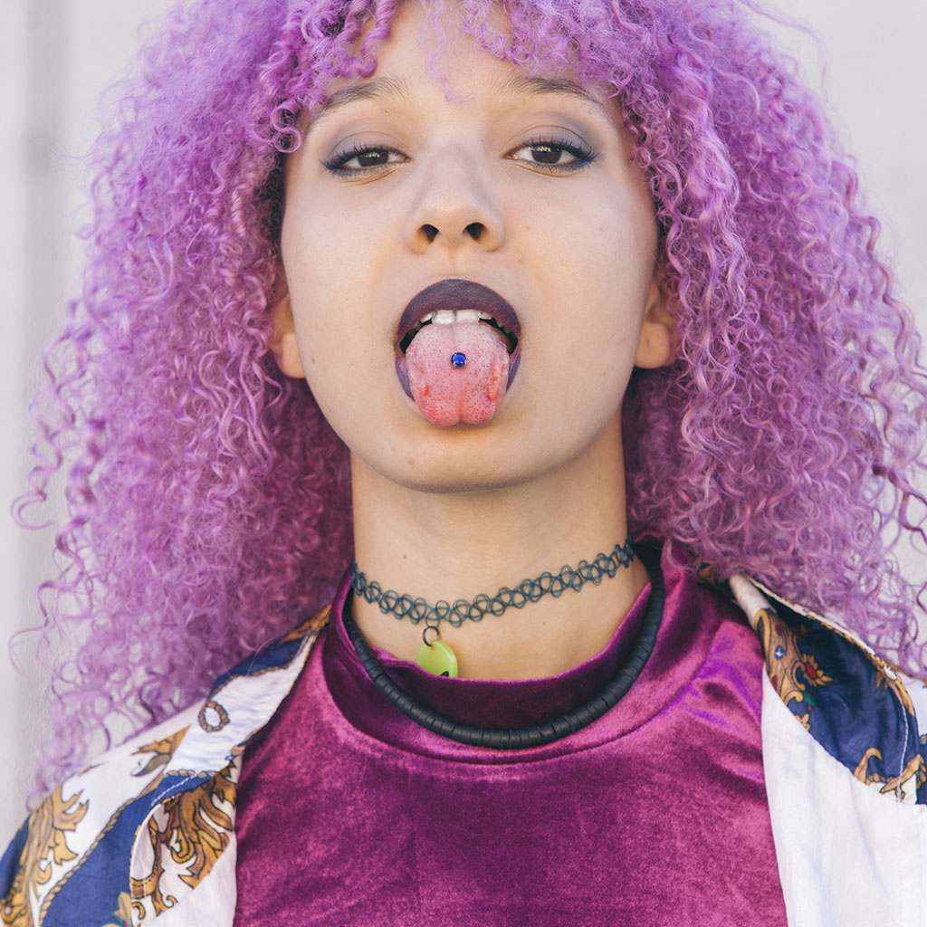 Tongue bar with a 6mm Zircon Cabochon Stone Ball - Image 7