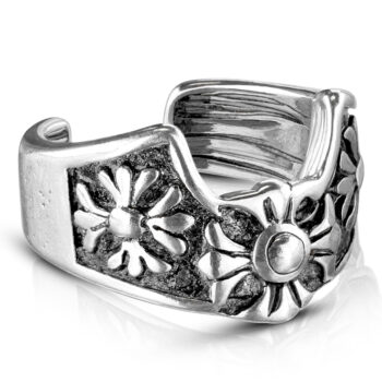 Non Piercing Ear Cuff with a Flower Pattern - Image 7