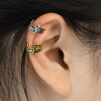 Non Piercing Ear Cuff with a Flower Pattern - Image 3