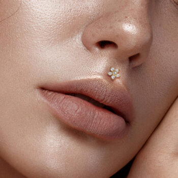 Rose Gold Labret with Clear Flower Head - Image 2